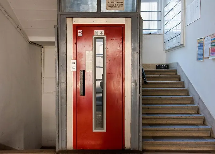 Parliament Side Escape With Complimentary Parking\