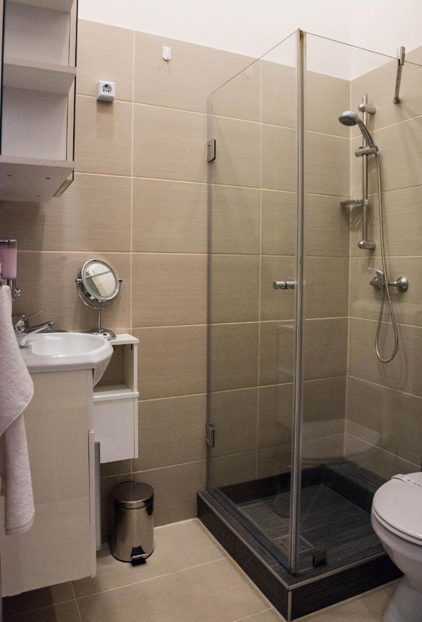 Апартаменты Parliament Side Escape With Complimentary Parking